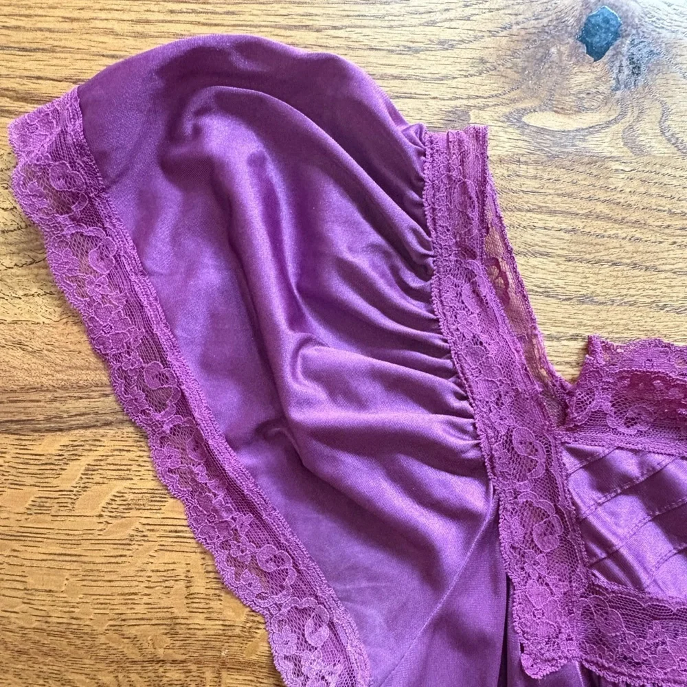 Vintage Gilead petite medium Elegant Purple Nightgown - Picture 5 of 13